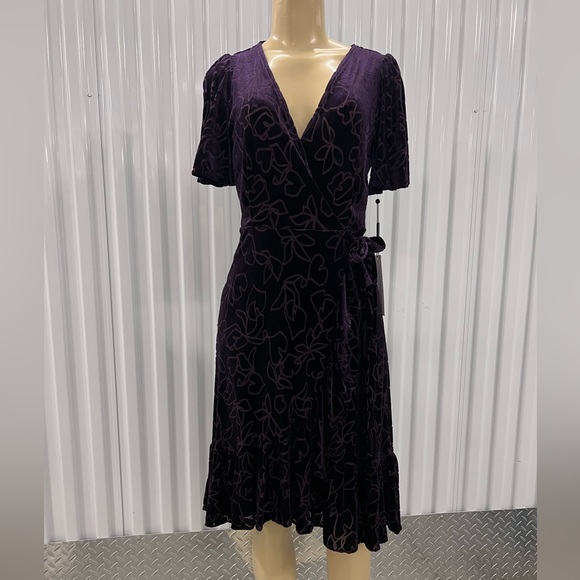 🎩🗝️ NWT $159 Calvin Klein Purple Short V-Neck Ruffled Hem Faux Wrap Velvet Dress - Picture 5 of 14
